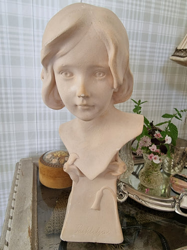 Vintage Figurine Madeleine