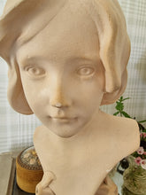 Ladda bild till bildvisaren Vintage Figurine Madeleine