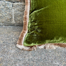 Ladda bild till bildvisaren Cushion Deluxe Grass Green, Beige Fr 40x40cm