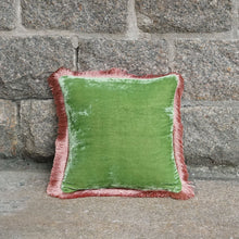 Ladda bild till bildvisaren Cushion Deluxe Emerald Peach Fr 27x27cm