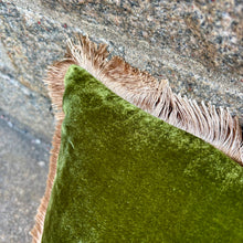Ladda bild till bildvisaren Cushion Deluxe Grass Green, Beige Fr 40x40cm