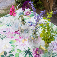 Ladda bild till bildvisaren La Vie En Rose - Table Cloth