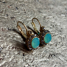 Ladda bild till bildvisaren Vintage Earring Milky Light Green/Blue