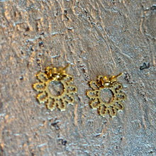 Ladda bild till bildvisaren Earrings Golden Flower
