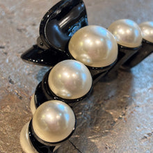 Ladda bild till bildvisaren Hårklämma Pearls Black