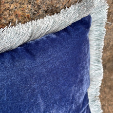 Ladda bild till bildvisaren Cushion Deluxe Cobalt/64 Fr. 27x27cm