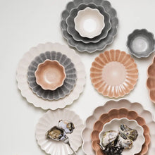Ladda bild till bildvisaren Oyster Tallrik 28 cm - Sand