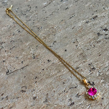 Ladda bild till bildvisaren Vintage Necklace Fuchsia (No. 502)