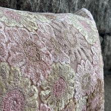 Ladda bild till bildvisaren Cushion Anouk Rose Quartz 30x50cm