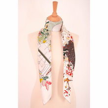 Ladda bild till bildvisaren Sidensjal - Escapade Romantique Créme, 110x110cm