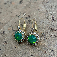 Ladda bild till bildvisaren Vintage Earring Milky Green