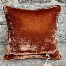 Ladda bild till bildvisaren Cushion Deluxe Waterlily Shaded Cognac 40x40cm NYHET