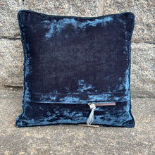 Ladda bild till bildvisaren Cushion Embroidery MME Bovary Opera 30x30cm