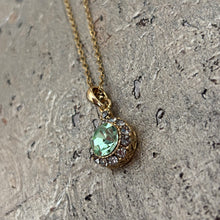 Ladda bild till bildvisaren Vintage Necklace Chrysolite (Nr.238)