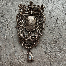 Ladda bild till bildvisaren Brosch Grande Royal