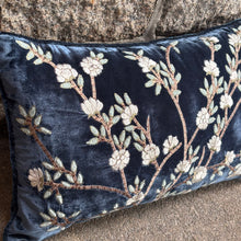 Ladda bild till bildvisaren Cushion Sharon Embroidery Tuileries Opera 30x50cm