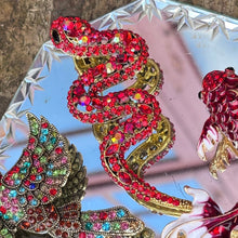Ladda bild till bildvisaren Brosch Red Snake