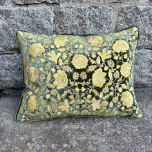 Ladda bild till bildvisaren Cushion Deluxe Embroidery Tiana Light Green 30x40cm