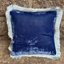 Ladda bild till bildvisaren Cushion Deluxe Cobalt/64 Fr. 27x27cm