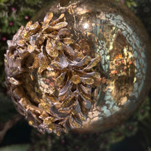 Ladda bild till bildvisaren Antique Glass Ball Wreath