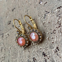 Ladda bild till bildvisaren Vintage Earring Peach (New)