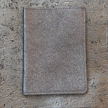 Ladda bild till bildvisaren Passport Case - Silver