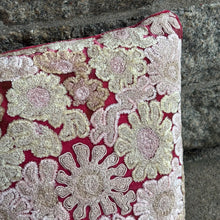 Ladda bild till bildvisaren Cushion Deluxe Anouk Shaded Lake Rouge 40x40cm