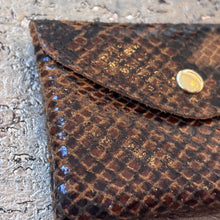 Ladda bild till bildvisaren Card Holder Snake Skin - Brown