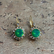 Ladda bild till bildvisaren Vintage Earring Milky Green