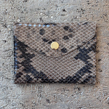 Ladda bild till bildvisaren Card Holder Snake Skin - Grey
