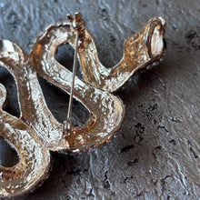 Ladda bild till bildvisaren Brosch Snake Clear