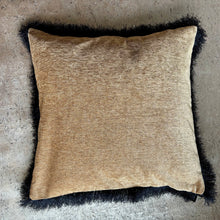 Ladda bild till bildvisaren Cushion Fringe Gold