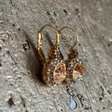 Ladda bild till bildvisaren Vintage Earring Light Peach (No.362)