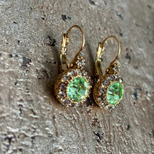 Ladda bild till bildvisaren Vintage Earring Chrysolite (No.238)