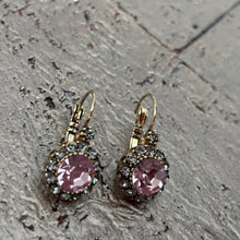 Ladda bild till bildvisaren Vintage Earring Cyclamen Opal (No.398)