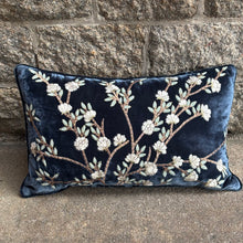 Ladda bild till bildvisaren Cushion Sharon Embroidery Tuileries Opera 30x50cm