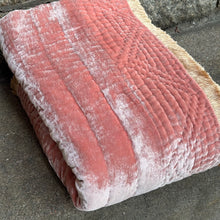 Ladda bild till bildvisaren Throw Sorbet Pink / Beige Fr. 130x170cm