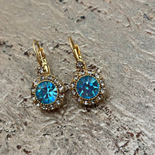 Ladda bild till bildvisaren Vintage Earring Light Sapphire (No.211)