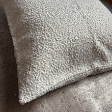 Ladda bild till bildvisaren Cushion Creamy White