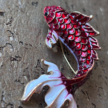 Ladda bild till bildvisaren Brosch Red Fish