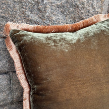 Ladda bild till bildvisaren Cushion Deluxe New Olive Beige Fr 45x45cm