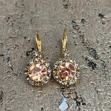 Ladda bild till bildvisaren Vintage Earring Light Peach (No.362)