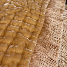 Ladda bild till bildvisaren Throw Deluxe 130x170cm Sand / Beige Fr.