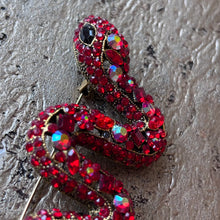 Ladda bild till bildvisaren Brosch Red Snake