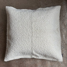Ladda bild till bildvisaren Cushion Creamy White