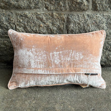 Ladda bild till bildvisaren Cushion Anouk Rose Quartz 30x50cm