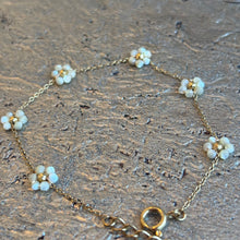Ladda bild till bildvisaren Bracelet Flowers White / Multi