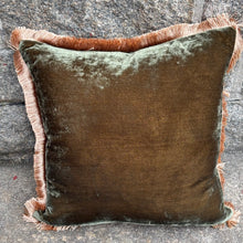 Ladda bild till bildvisaren Cushion Deluxe New Olive Beige Fr 45x45cm