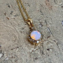 Ladda bild till bildvisaren Vintage Necklace Milky Light Rose