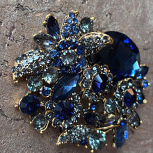 Ladda bild till bildvisaren Brosch Bleu Foncé